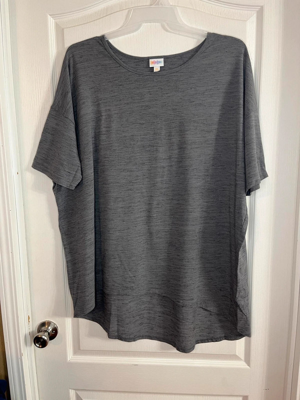 LuLaRoe Women’s Heather Gray Blouse Size 3X.  1095 1