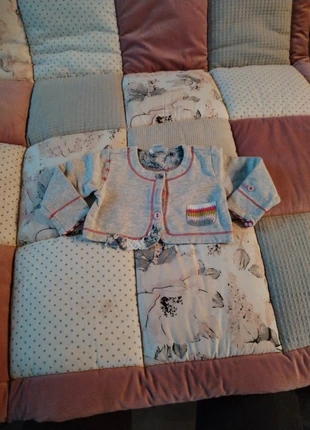 Gilet , merk: Chicco, staat: Heel goed, maat: 3-6 maanden / 62 cm, € 1,00, € 1,75 inclusief Kopersbescherming