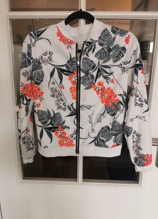 Veste zippée , staat: Nieuw zonder prijskaartje, maat: S / 36 / 8, € 3,00, € 3,85 inclusief Kopersbescherming