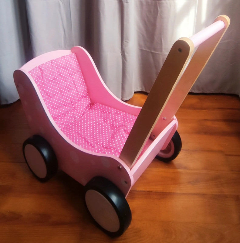 Chariot de marche en bois rose