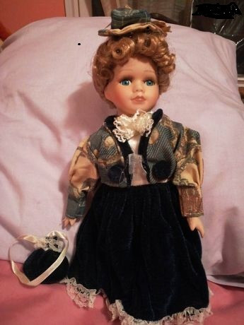 Ancienne poupée de Marque Bleu Bonheur en porcelaine dans son coffret -  Vinted