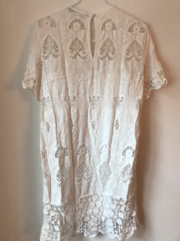 Wei es Boho Kleid von Zara mit Lochstickerei Vinted