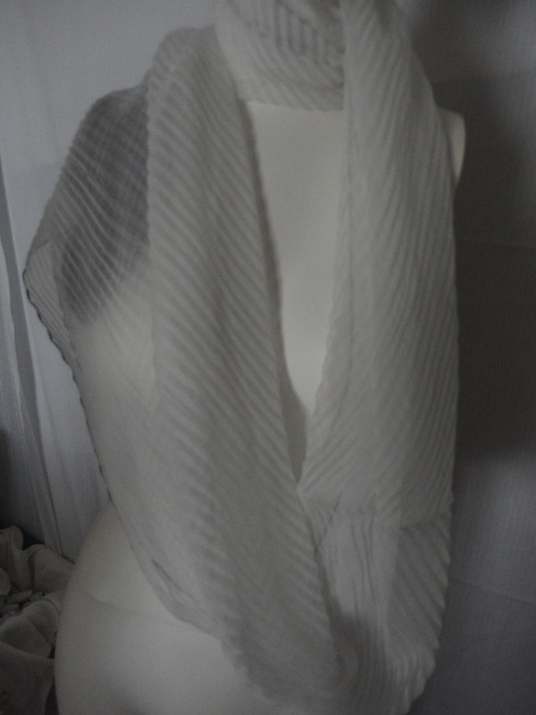 foulard plissé noir et blanc 3