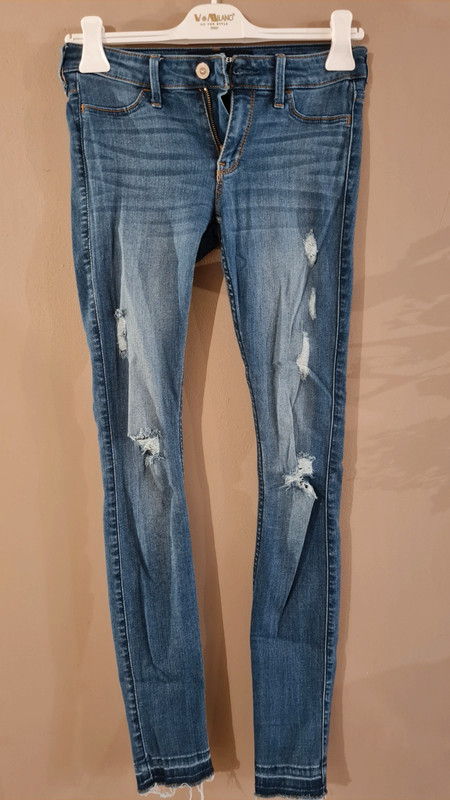 Low rise Jeans (Jean Leggings)mit Löchern, Hollister