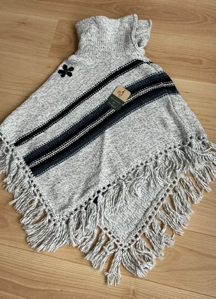 Artisan Child’s Poncho, brand: artesanato de Portugal, condition: New with tags, size: 4 years / 104 cm, £4.00, £4.62 includes Buyer Protection