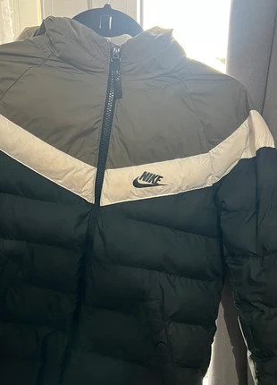 Doudoune Nike noire et kaki, merk: Nike, staat: Goed, maat: M, € 40,00, € 42,70 inclusief Kopersbescherming