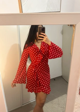 Robe forte feuille à volants et pois taille 38, marke: PrettyLittleThing, zustand: Neu, größe: M / 38 / 10, 7,00 €, 8,05 € inklusive Vinted-Käuferschutz