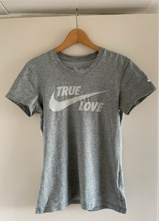 Nike t shirt, marque: Nike, état: Bon état, taille: M / 38 / 10, 4,00 €, 4,90 € Protection acheteurs incluse