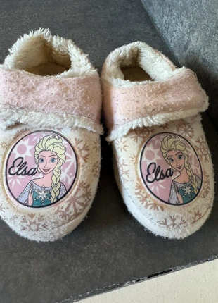 Chaussons Reine des neiges pointure 26 -2€, marke: Frozen, zustand: Sehr gut, größe: 26, 2,00 €, 2,80 € inklusive Vinted-Käuferschutz
