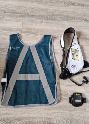 Sportset: hesje, tas, armband - hardloop accessoires, merk: Abn amro, staat: Goed, € 2,00, € 2,80 inclusief Kopersbescherming