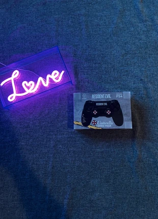 Coque de protection résident évil manette ps4, merk: Capcom, staat: Nieuw zonder prijskaartje, € 9,00, € 10,15 inclusief Kopersbescherming