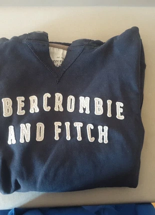 Sweat Abercrombie bleu Marine, brand: Abercrombie & Fitch, condizioni: Ottime, taglia: XS / IT 38 / EU 34, €3.00, €3.85 include la Protezione acquisti