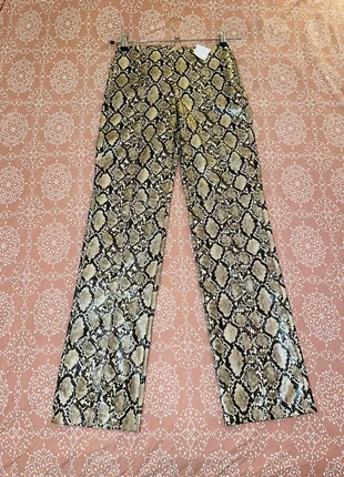 Bershka Damenhose in Schlangenoptik | Größe XS | Snake Print | Glänzend & Sexy | Neu mit Etikett, brand: Bershka, condizioni: Nuovo con cartellino, taglia: XS / IT 38 / EU 34, €11.00, €12.25 include la Protezione acquisti