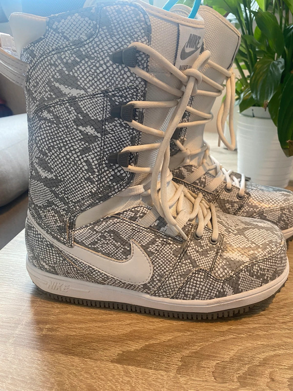Rare Snake Skin Grey White Nike Vapen Snowboard Boots white U.K. 7