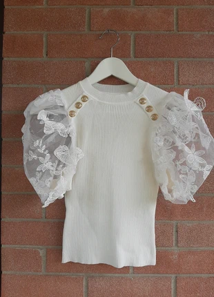 Maglia costine con manica organza lavorata, brand: Vintage Chic, condizioni: Nuovo senza cartellino, taglia: S / IT 40 / EU 36, €6.00, €7.00 include la Protezione acquisti