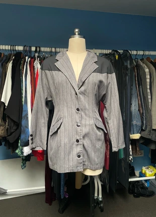 80s vintage pin stripe blazer, merk: Vintage, staat: Heel goed, maat: S / 36 / 8, € 10,00, € 11,20 inclusief Kopersbescherming
