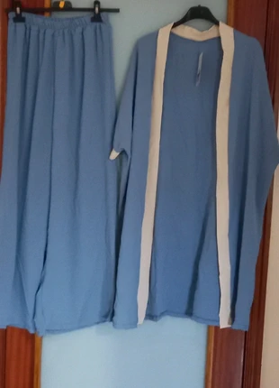 Conjunto de pantalona e casaco, brand: New Collection, condizioni: Nuovo con cartellino, taglia: XL / IT 46 / EU 42, €12.00, €13.30 include la Protezione acquisti