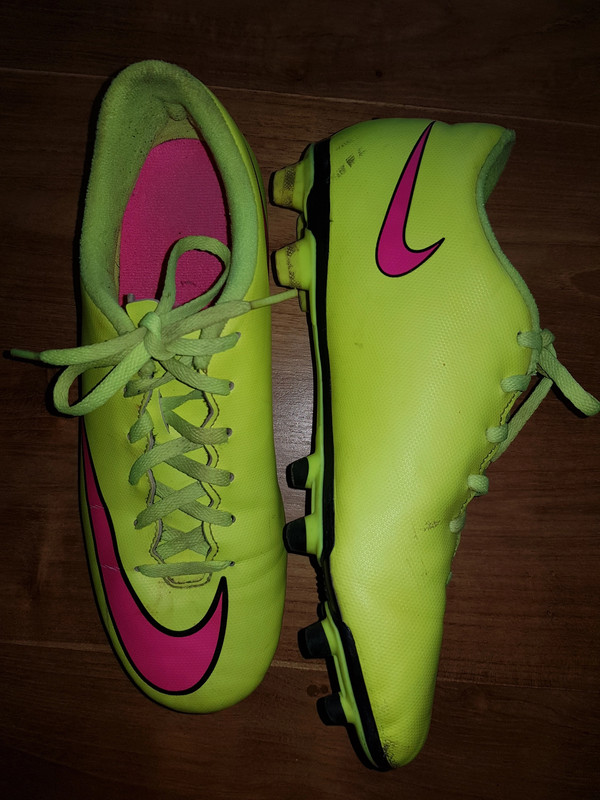 Crampons nike jaune et rose Vinted