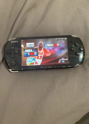 PSP 3006 Nueva con + de 3000 juegos , merk: Sony, staat: Nieuw zonder prijskaartje, € 110,00, € 116,20 inclusief Kopersbescherming