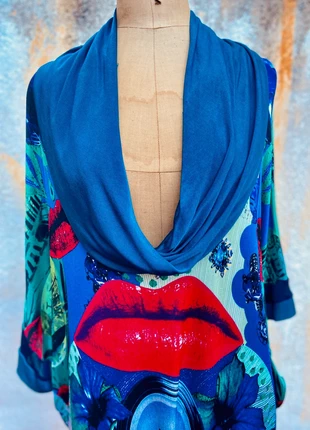 💋 Flash Sale! Y2K Custo Barcelona Lips Kimono Dress – Retrofuturism • Indie Sleaze, marca: Custo Barcelona, estado: Muito bom, tamanho: L / 40 / 12, €32.50, €34.83 inclui Proteção do Comprador