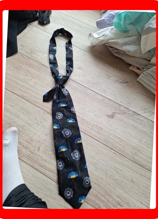 Cravate Palais des Doges motif fleuri soie noire, marque: palais des doges, état: Très bon état, 1,00 €, 1,75 € Protection acheteurs (Pro) incluse