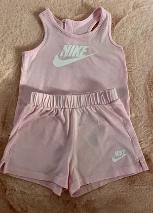 Nike set, marque: Nike, état: Très bon état, taille: 18-24 mois / 86 cm, 20,00 €, 21,70 € Protection acheteurs incluse