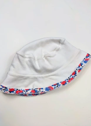 Scarlett, le chapeau d'été, marque: Petit Bateau, état: Très bon état, taille: 3-6 mois, 42 cm, 8,00 €, 9,10 € Protection acheteurs (Pro) incluse