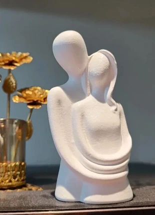 Statuetta decorativa raffigurante un abbraccio, brand: CASA, condizioni: Nuovo senza cartellino, €12.00, €13.30 include la Protezione acquisti