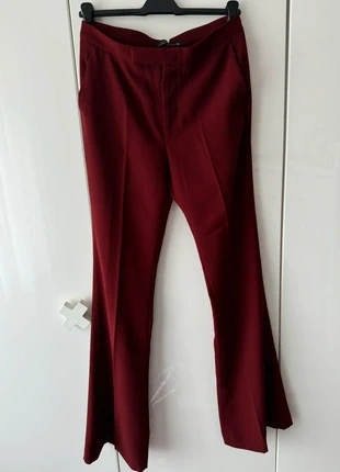 Bordeaux/burgundy flared pantalon Zara maat M, merk: Zara, staat: Nieuw zonder prijskaartje, maat: M / 38 / 10, € 25,00, € 26,95 inclusief Kopersbescherming