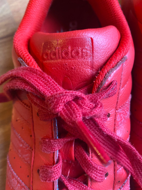 Adidas Superstar in pelle rossa effetto tartaruga