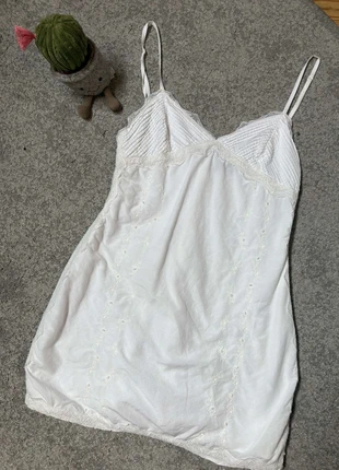 👗 Robe blanche en dentelle Zara, marque: Zara, état: Neuf sans étiquette, taille: S / 36 / 8, 15,00 €, 16,45 € Protection acheteurs incluse