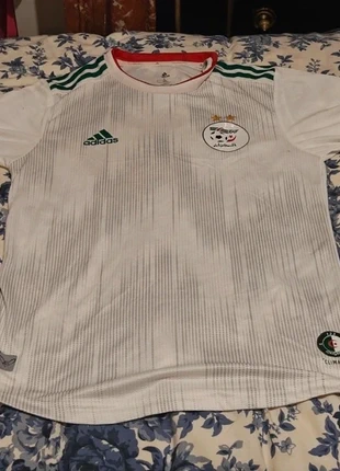 Maillot Adidas officiel de l'équipe nationale d'Algérie - Taille L, marke: adidas, zustand: Sehr gut, größe: L, 30,00 €, 32,20 € inklusive Vinted-Käuferschutz