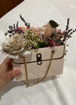 Arranjo de flores secas em saco estilo mala, staat: Heel goed, € 7,00, € 8,05 inclusief Kopersbescherming