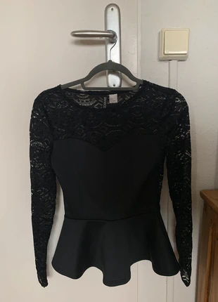 Schwarzes Spitzen-Peplum-Top, merk: H&M, staat: Heel goed, maat: S / 36 / 8, € 4,00, € 4,90 inclusief Kopersbescherming