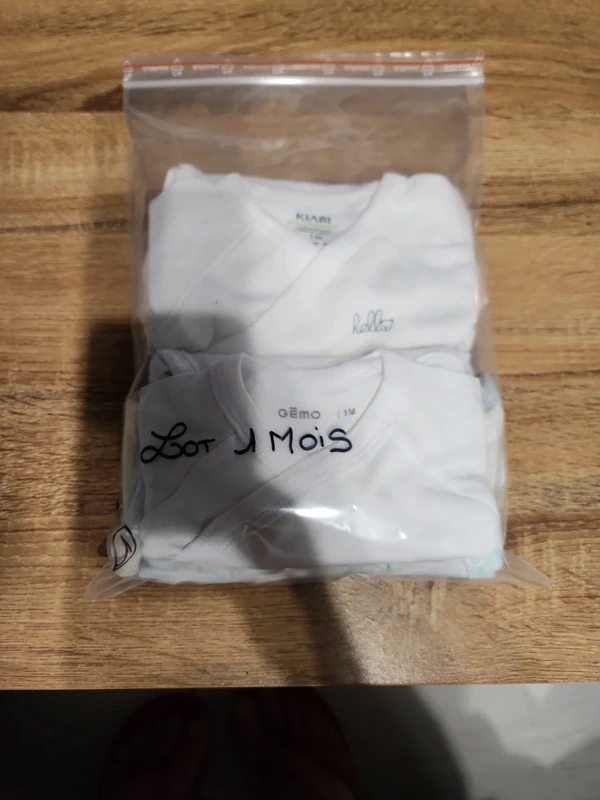 Lot bodys 1 mois - photo numéro 3