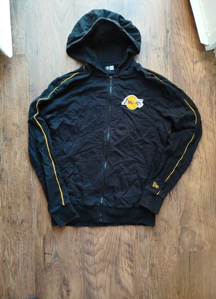 Vintage New Era “Los Angeles Lakers” Zip Hoodie | Size S | NBA Streetwear Classic, merk: New Era, staat: Heel goed, maat: S, € 5,00, € 5,95 inclusief Kopersbescherming