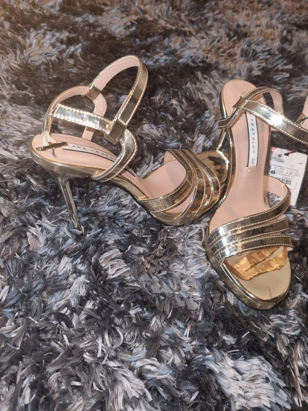 Hohe Schuhe in Gold 3