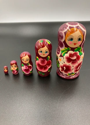 Vintage Nestpop met roze bloemen: 5-delige handgeschilderde Matryoshka, merk: Vintage, staat: Heel goed, € 16,00, € 17,50 inclusief Kopersbescherming