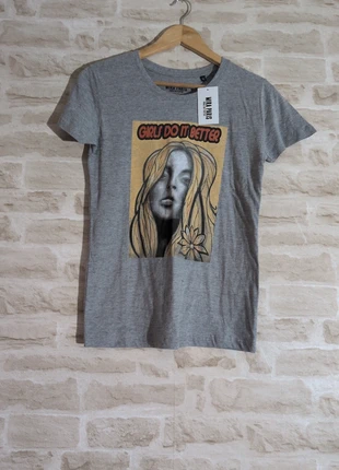 T-shirt Mira Paris gris – Tailles S et M – Neufs avec étiquette, marque: Mira Paris, état: Neuf avec étiquette, taille: S / 36 / 8, 15,00 €, 16,45 € Protection acheteurs incluse