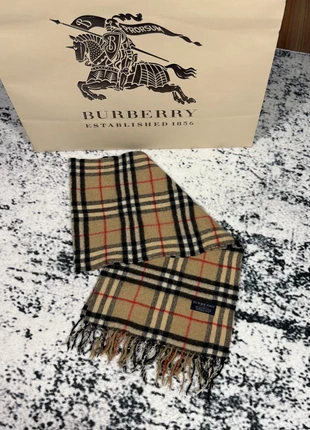Écharpe Burberry London Vintage Y2K | 100% Lambswool | 120x30, marque: Burberry, état: Bon état, 38,99 €, 41,64 € Protection acheteurs incluse