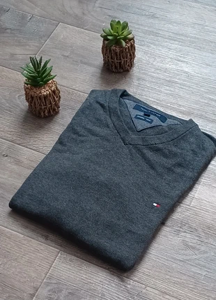 Pull col V Tommy Hilfiger / gris / taille S en très bon état, merk: Tommy Hilfiger, staat: Heel goed, maat: S, € 24,00, € 25,90 inclusief Kopersbescherming