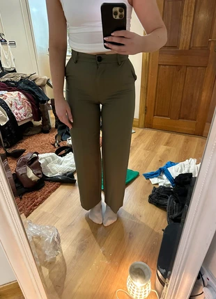 Khaki straight leg suit trousers, état: Neuf sans étiquette, taille: S / 36 / 8, 5,00 €, 5,95 € Protection acheteurs incluse
