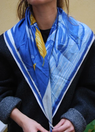 Foulard vintage bleu, brand: Vintage, condizioni: Ottime, €2.00, €2.80 include la Protezione acquisti