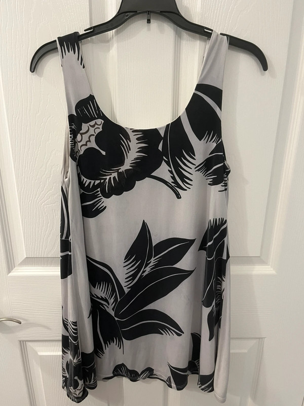 White House Black Market size small sleeveless top 2