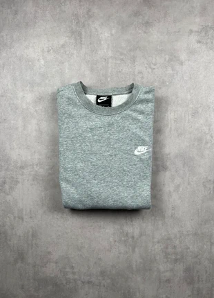 Pull Nike Crewneck Gris logo blanc brodé, marke: Nike, zustand: Sehr gut, größe: M, 25,00 €, 26,95 € inklusive Vinted-Käuferschutz