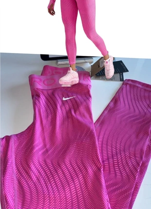 Leggings Nike nikepro graphique rose bonbon taille XS neuf, brand: Nike, condizioni: Nuovo con cartellino, taglia: XS / IT 38 / EU 34, €25.00, €26.95 include la Protezione acquisti
