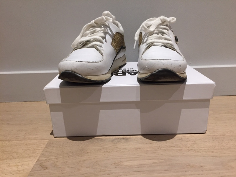Chaussures Karl Largerfeld blanche et doré  1