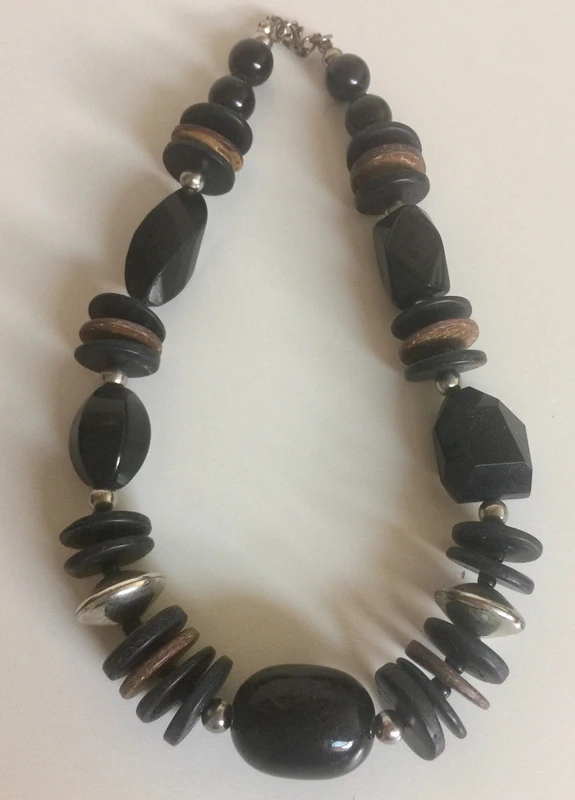 Collier court noir marron et argenté - photo numéro 2