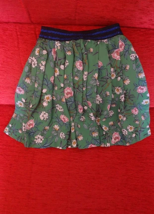 🍀 Jupe 7 ans - 8 ans verte imprimé fleuri Zara Girls 🍀, marke: Zara Girls, zustand: Sehr gut, größe: 7 Jahre / 122, 2,00 €, 2,80 € inklusive Vinted-Käuferschutz