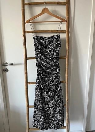 Robe moulante noire et blanche à pois H&M, marque: H&M, état: Neuf sans étiquette, taille: M / 38 / 10, 5,00 €, 5,95 € Protection acheteurs incluse